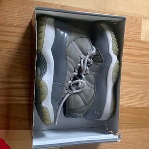 Jordan 11 cool grey straight from stock x size 9